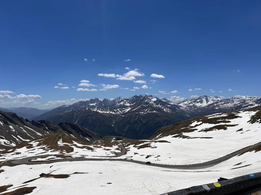 Havas hegyoldalak és panorámaút a Großglockner térségében